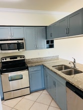 6510 Emerald Dunes Dr in Wellington, FL - Building Photo - Building Photo