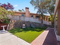 111 Deer Hollow Rd in San Anselmo, CA - Foto de edificio - Building Photo