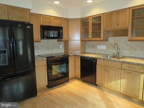 32 Crofton Commons in Cherry Hill Township, NJ - Building Photo - Building Photo