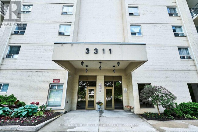 3311-3311 Kingston Rd in Toronto, ON - Building Photo - Building Photo