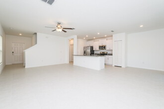 7328 Spring Snowflake Ave, Unit 4 in Tampa, FL - Building Photo - Building Photo