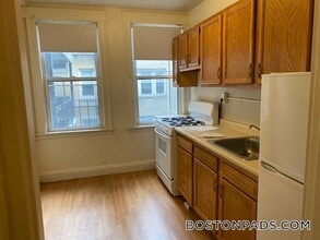 1638 Commonwealth Ave, Unit 12 in Boston, MA - Building Photo - Building Photo