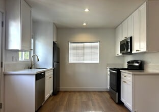 10435 Ashton Ave in Los Angeles, CA - Building Photo - Building Photo