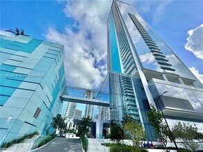 700 NE 26th Ter, Unit 2205 in Miami, FL - Foto de edificio - Building Photo
