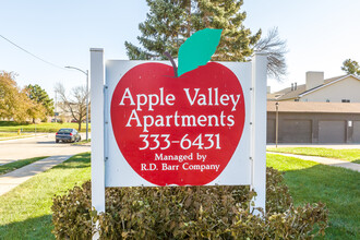 Apple Valley Apartments in Omaha, NE - Foto de edificio - Building Photo