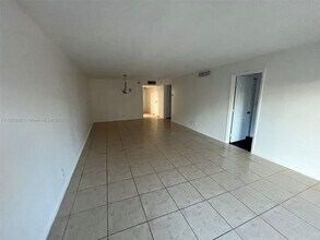 6361 N Falls Cir Dr in Lauderhill, FL - Building Photo - Building Photo