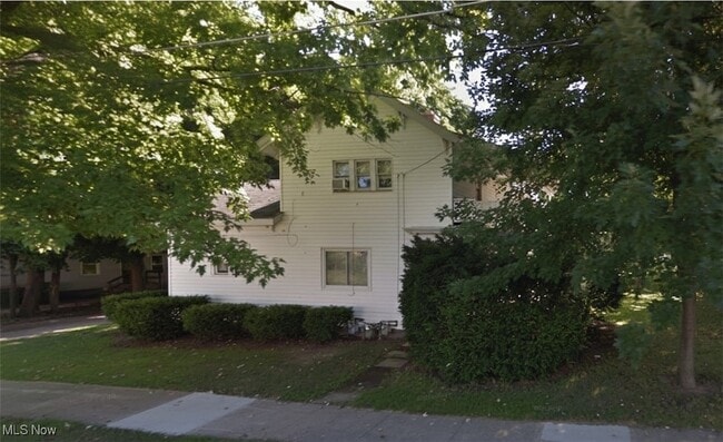 property at 52 Eagle St