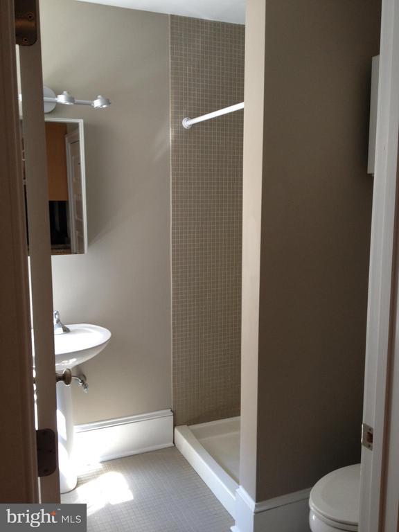 324 S Juniper St in Philadelphia, PA - Building Photo - Building Photo