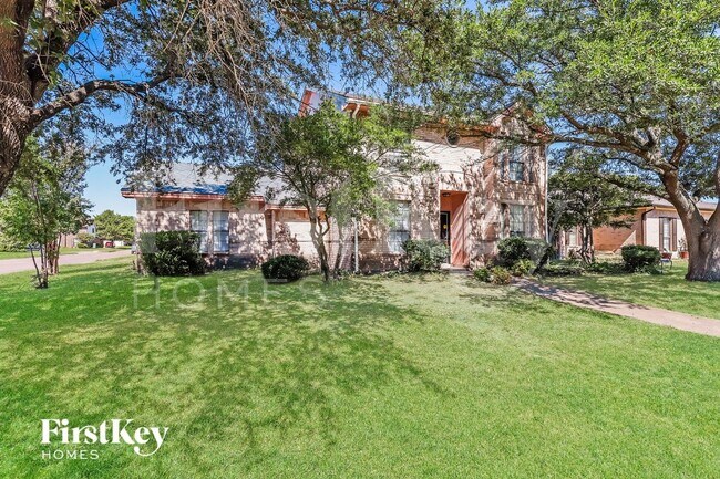 7901 Tulane Dr in Rowlett, TX - Foto de edificio - Building Photo