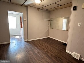 210 N Avondale St in Philadelphia, PA - Building Photo - Building Photo