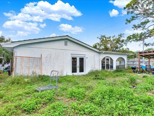 property at 601 Ivey Ln