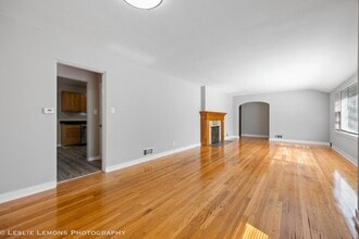 329 E 8th Ave in Naperville, IL - Building Photo - Building Photo