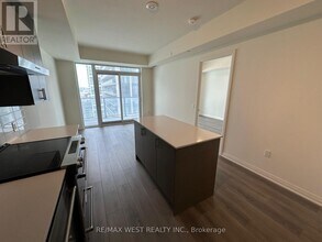 8960 Jane St in Vaughan, ON - Building Photo - Building Photo