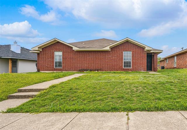 846 Potomac Dr in Lancaster, TX - Building Photo