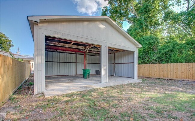 property at 1051 W Little York Rd