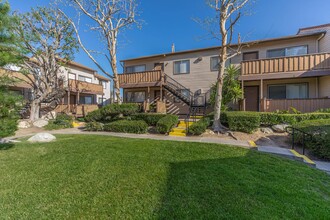 Harbor Pointe Apartments in Santa Ana, CA - Building Photo - Building Photo