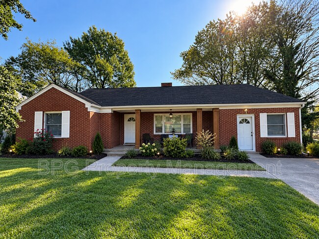 property at 204 N Muhlenberg St