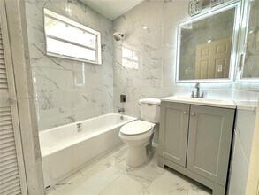 6035 SW 39th St in Miramar, FL - Building Photo - Building Photo