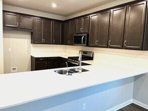 302 Marjorie Dr in Hutto, TX - Building Photo - Building Photo