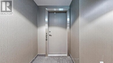 100 Harbour St in Toronto, ON - Building Photo - Building Photo