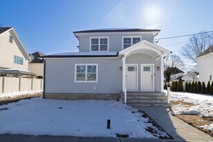 8 1st St in Lynbrook, NY - Building Photo