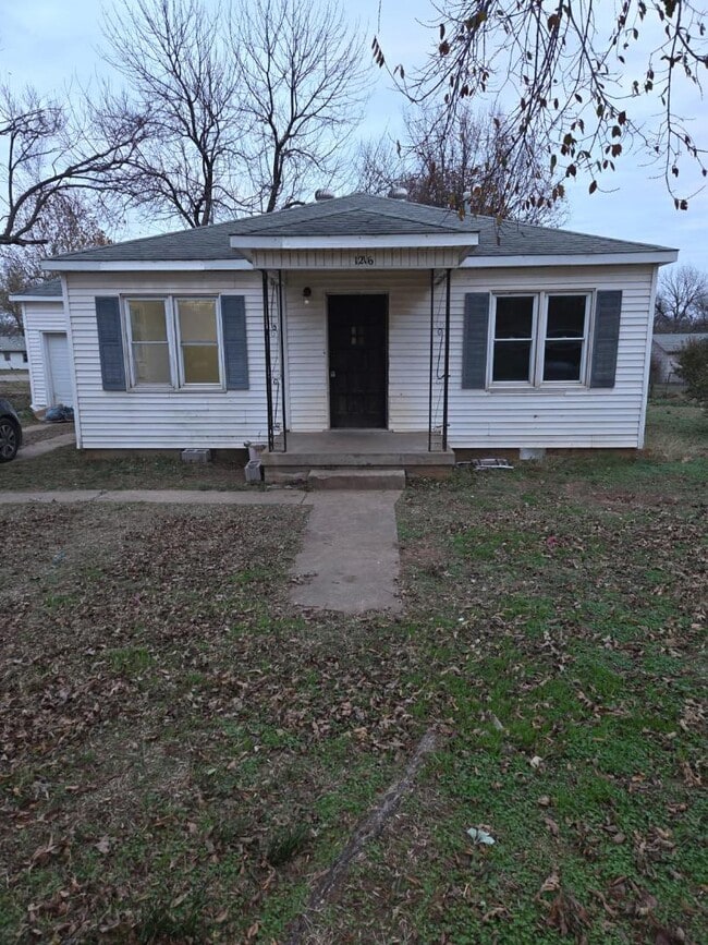 property at 1216 N 6th St