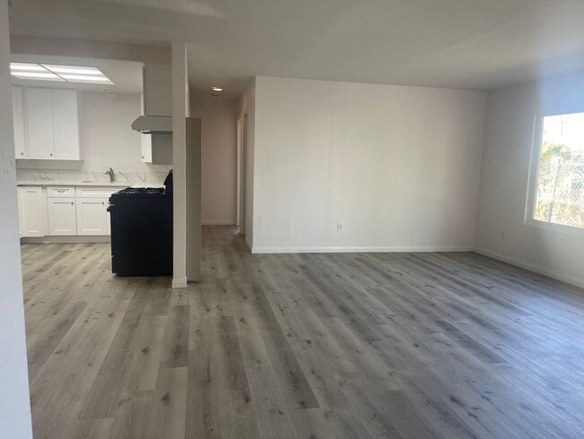 205-207 W Connecticut Ave in Vista, CA - Building Photo - Building Photo