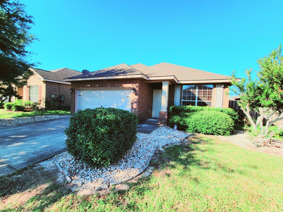 1819 Coast Ct in Gulf Breeze, FL - Foto de edificio