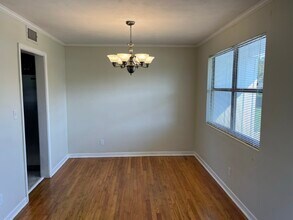 1348 Lamanto Ave E in Jacksonville, FL - Foto de edificio - Building Photo