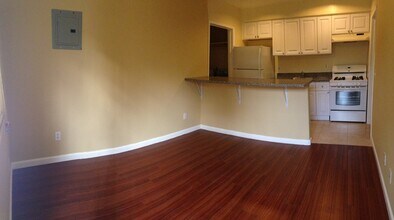 1950 S Bentley Ave in Los Angeles, CA - Building Photo - Building Photo