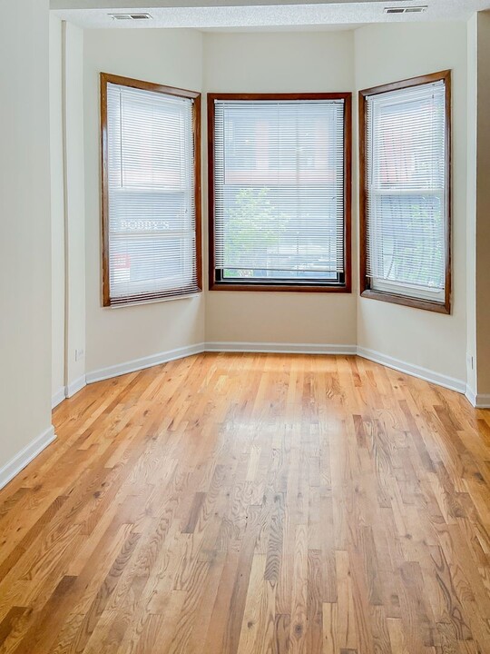 2525 N Lincoln Ave, Unit D2 in Chicago, IL - Building Photo