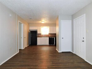 2511 W Prairie St-Unit -2 in Denton, TX - Foto de edificio - Building Photo