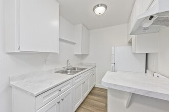 Kendall Brook Apartments in San Bernardino, CA - Building Photo - Building Photo