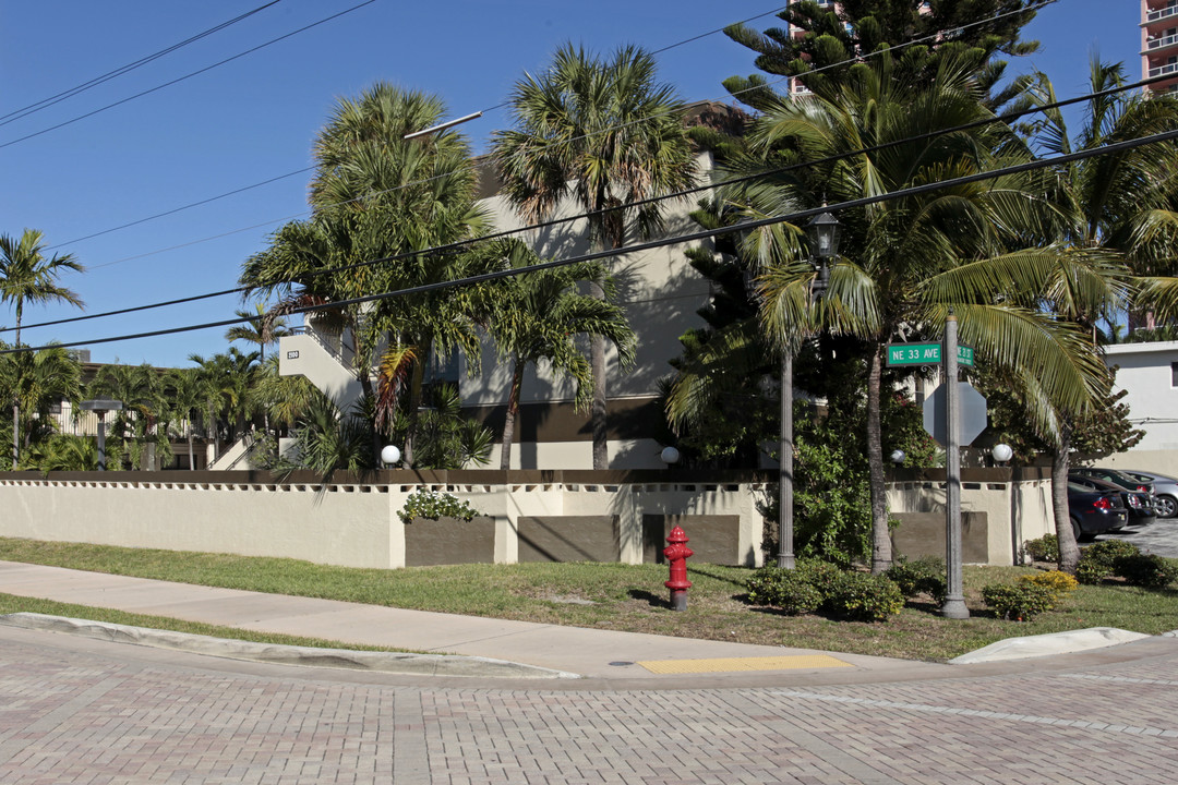 Cortleigh Apartments in Fort Lauderdale, FL - Building Photo