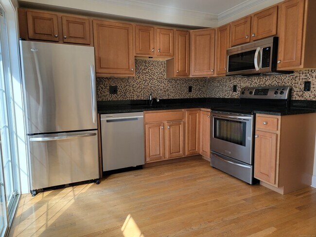 85 Camp Ave in Stamford, CT - Building Photo - Building Photo