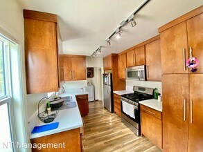 7100 Ramsgate Ave in Los Angeles, CA - Building Photo - Building Photo