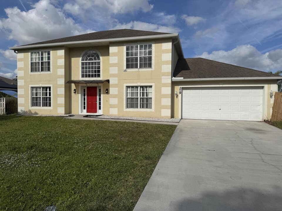 219 SW Statler Ave in Port St. Lucie, FL - Building Photo