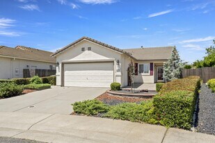 8270 Rendham Way in Sacramento, CA - Building Photo