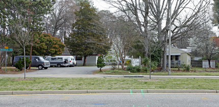 Collards Moble Home Park in Newport News, VA - Foto de edificio - Building Photo