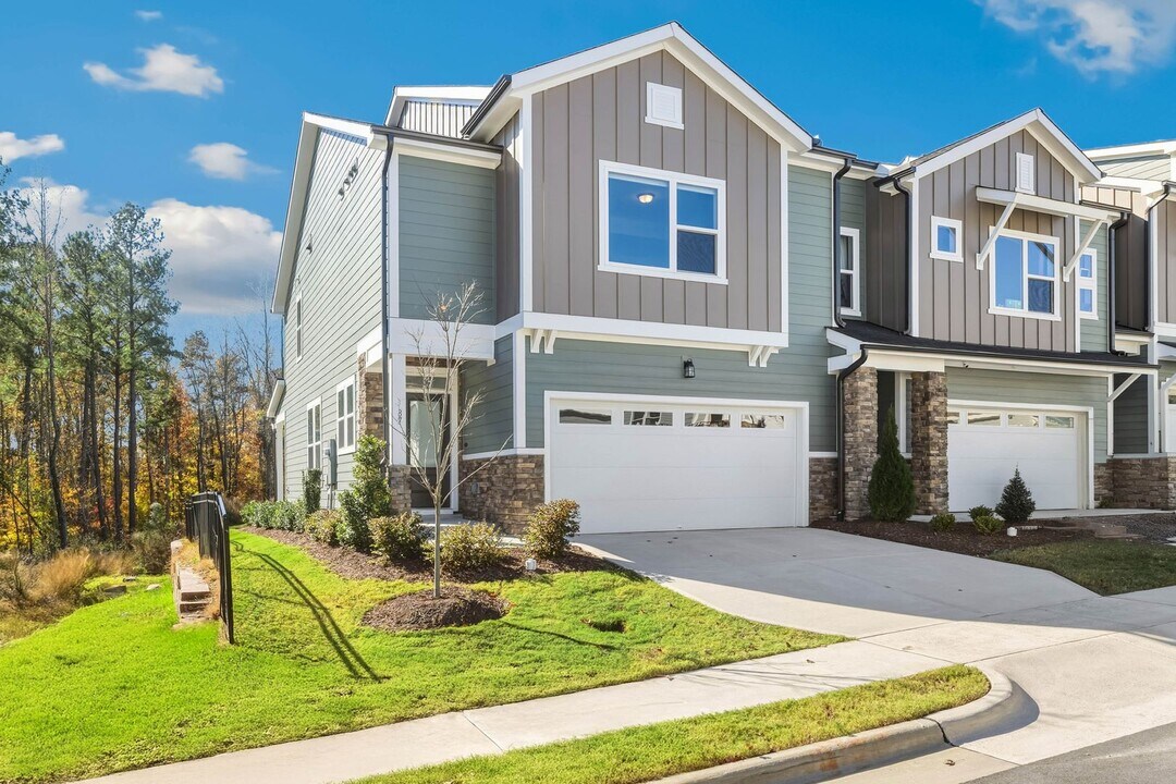 87 Deardom Wy in Chapel Hill, NC - Building Photo