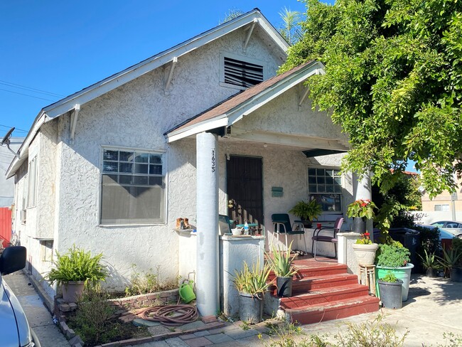 1635 Linden Ave in Long Beach, CA - Building Photo - Building Photo