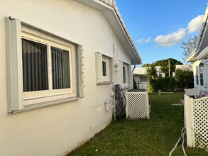 8601 NW 59th St in Tamarac, FL - Building Photo - Building Photo