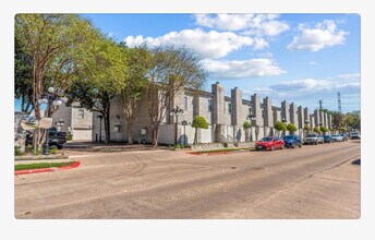 4001 Tanglewilde St in Houston, TX - Building Photo - Building Photo