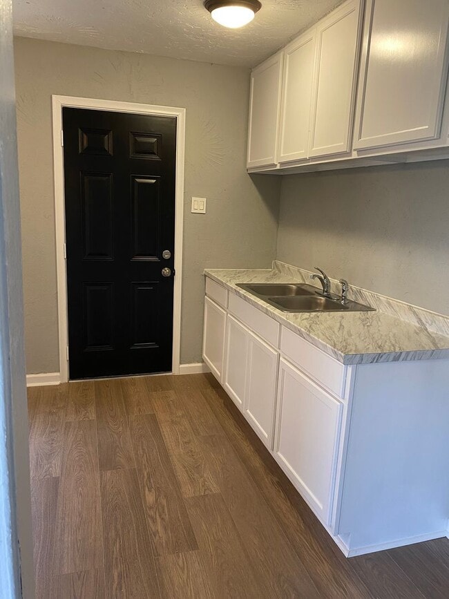 3831 Dismount St in Dallas, TX - Building Photo - Building Photo
