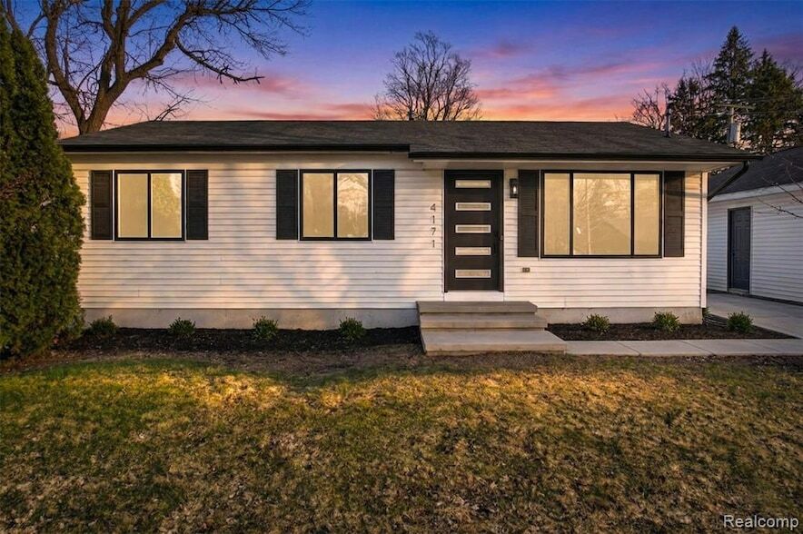 4171 Mapleleaf Rd in Waterford Township, MI - Building Photo