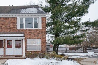 1045 Cellar Ave in Scotch Plains, NJ - Building Photo - Building Photo