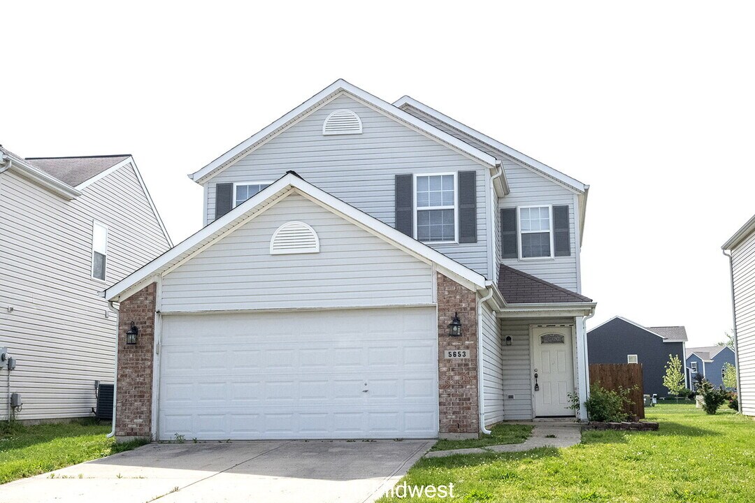 5653 Valhalla Way in Indianapolis, IN - Building Photo