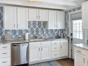 75 Circle Beach Rd in Madison, CT - Building Photo - Building Photo
