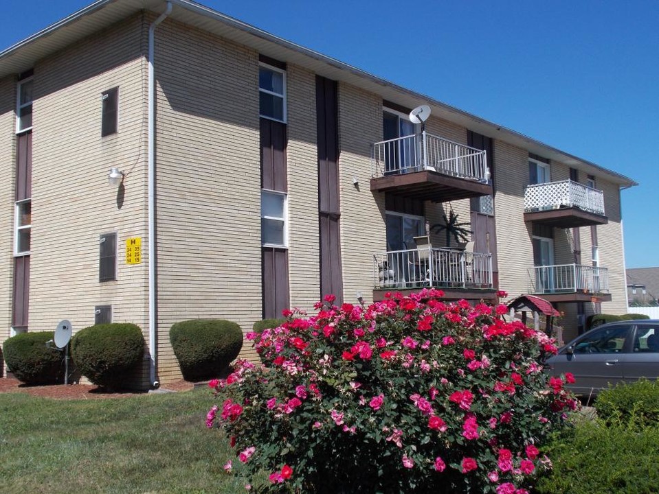 Summerhouse Square in Newark, OH - Building Photo