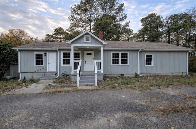 property at 2839 Five Forks Trickum Rd SW